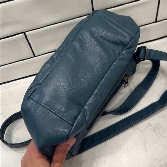 NWOT Volganik Rock crossbody purse - Picture 9 of 11